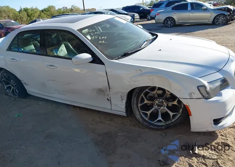 2018 Chrysler 300 из США, поврежденный, VIN 2C3CCABG0JH191053